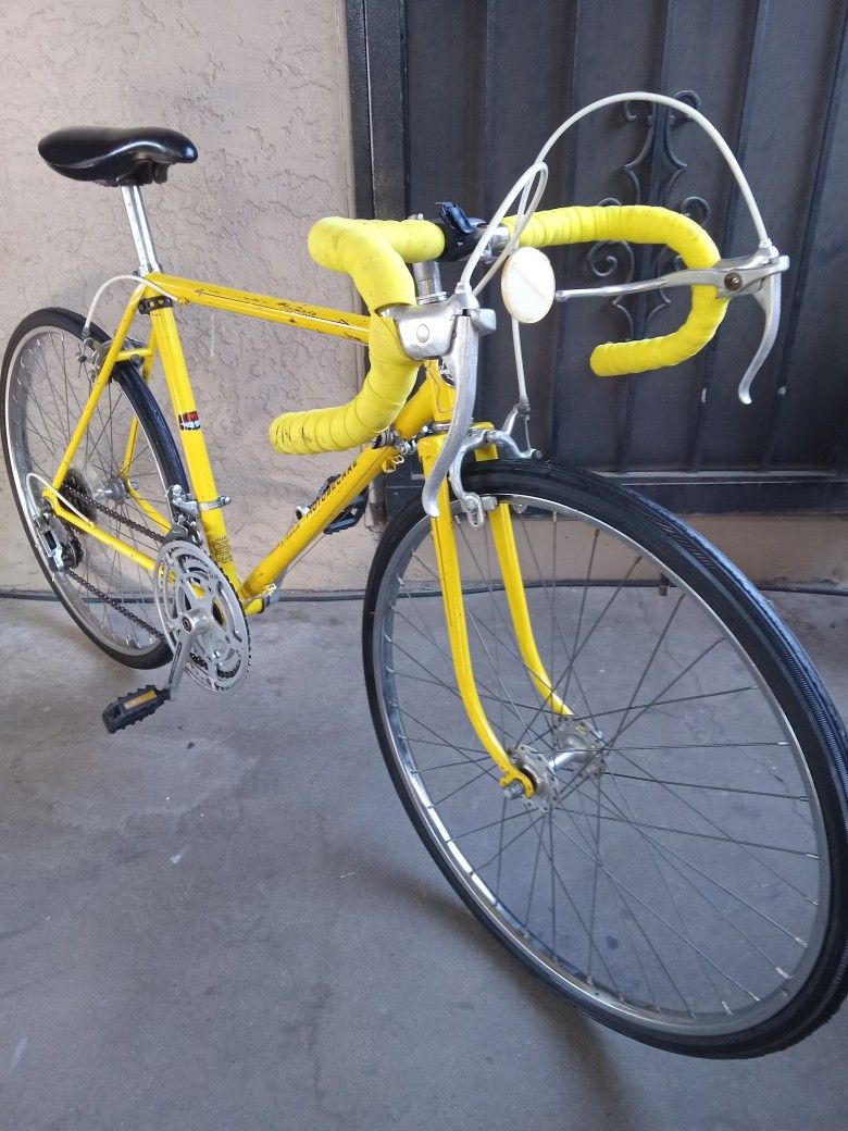 VINTAGE BIKE MOTOBECANE TIRES SIZE 24 FRAME SIZE SMALL