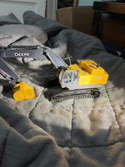 John Deere 1/50 Scale Excavator