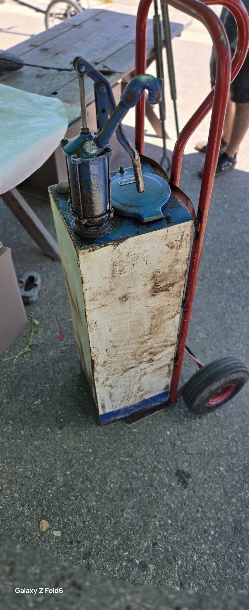 Oil dispenser