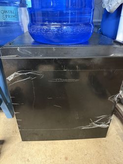 Hisense Mini Refrigerator