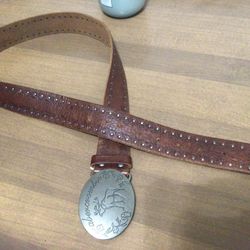 JUNIORS SIZE ABERCROMBIE LEATHER STUDDED BELT SILVER MOOSE BUCKLE