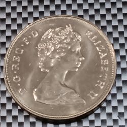 This One Is A Treasury Piece It's A Queen ELIZABETH 11 Collectors Collectable 