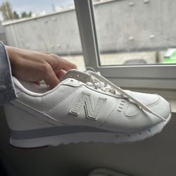 Size 7 Women New Balance 
