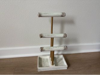$10 for (1) White Rustic 3-tier Jewelry Bracelet Necklace Display Holder Stand