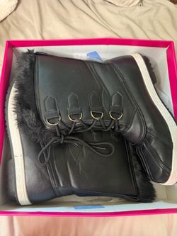 Snow boots