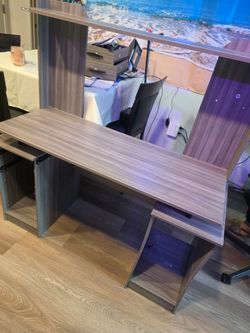 Computer desk