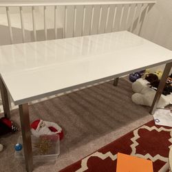 Beautiful White Desk 39”x29”x29”