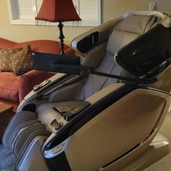 Cozzia Quantum Massage Chair, Champagne And Black