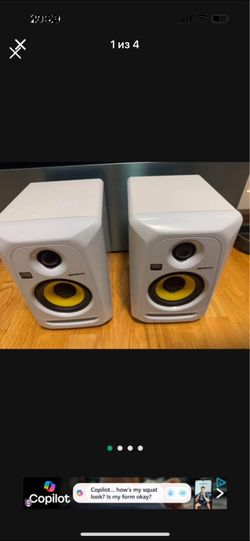KRK ROKIT 5 G3 5" Powered Studio Monitor - White (Pair) 1 working, 1 not working