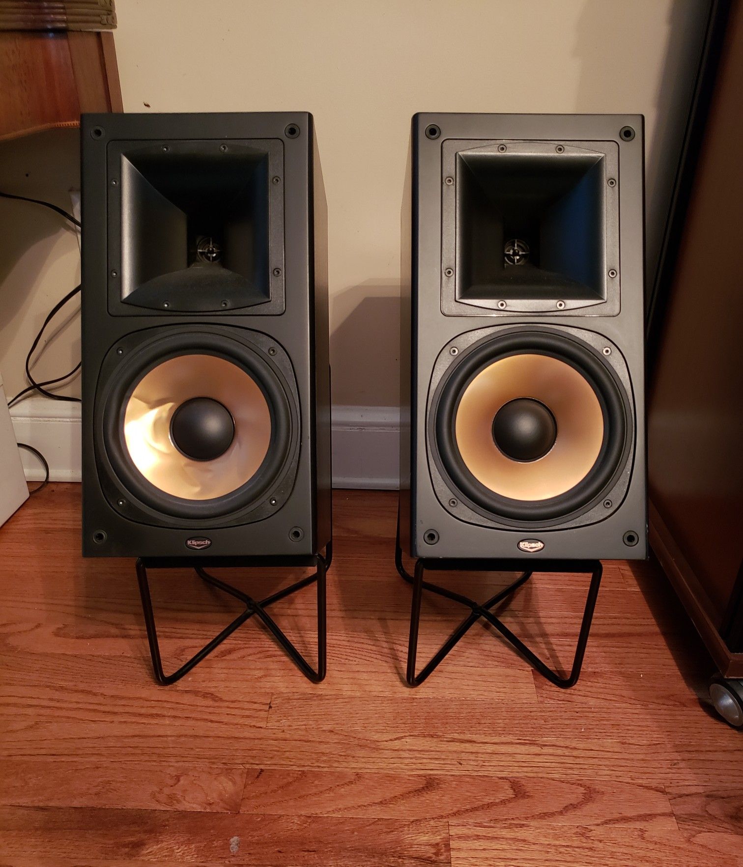 (2) Klipsch RB-5 ii Speakers