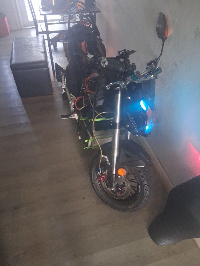 Z6 Electric 2000w Scooter/motorbike