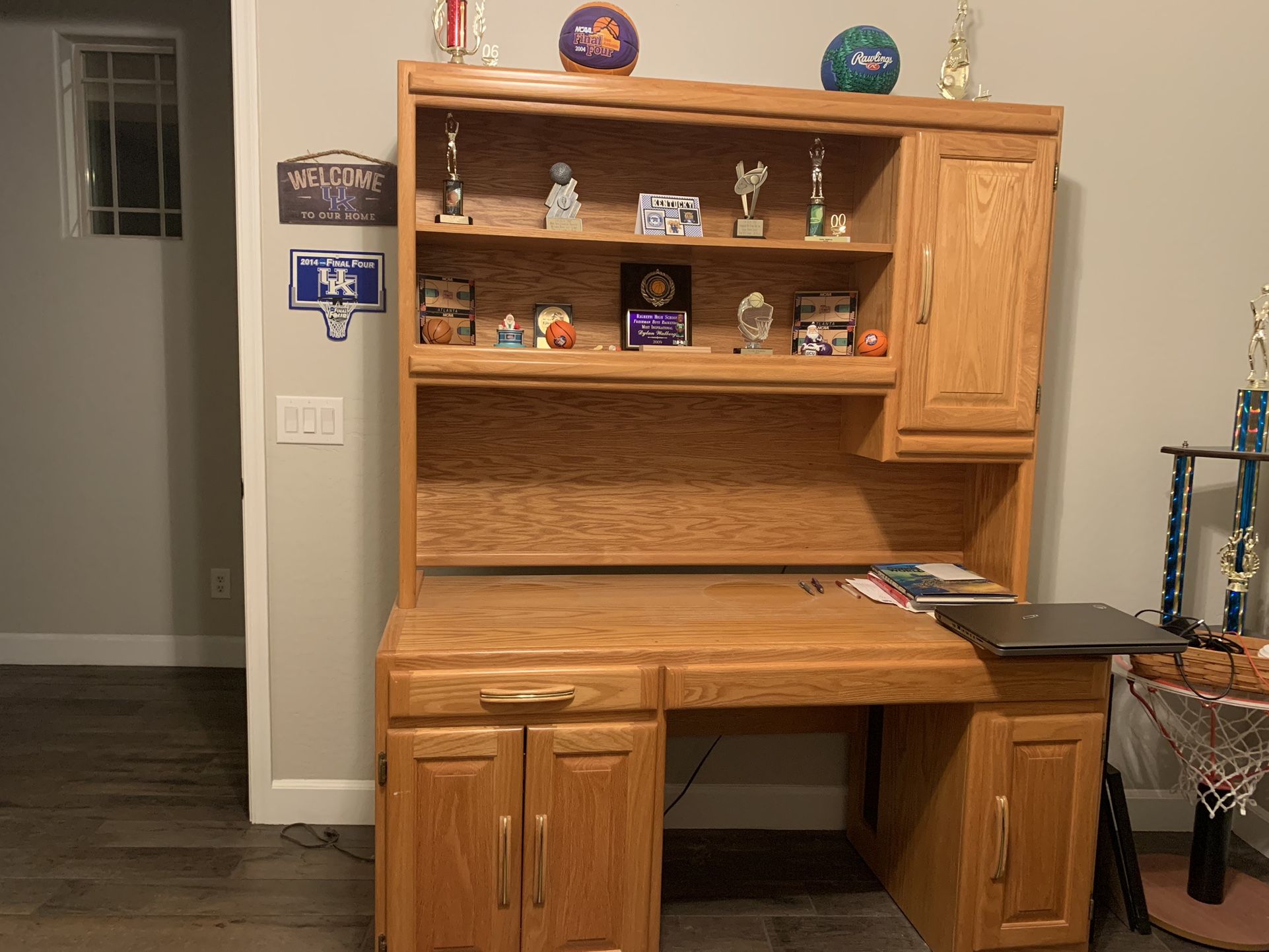 Desk And Hutch