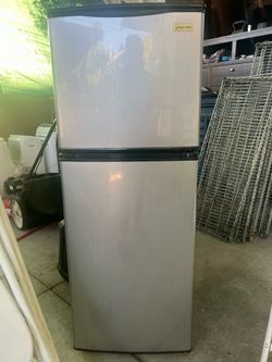 Magic chef mini refrigerator