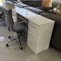 Desk With Chair 