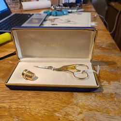 Is vintage collectible sewing memorabilia set I don't want to say