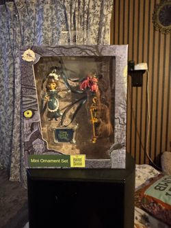 Haunted mansion mini ornament set