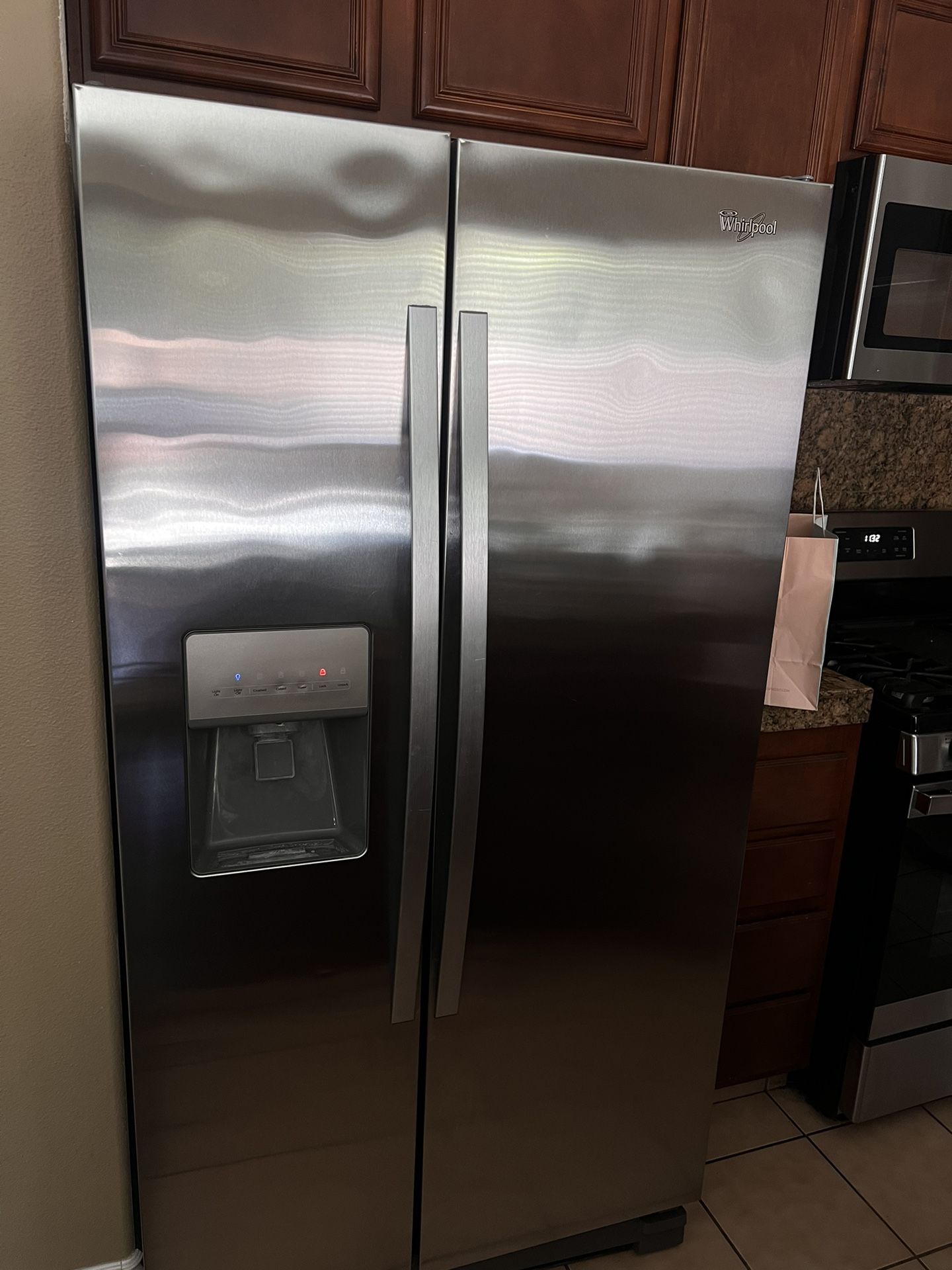 Whirlpool Stainless Steel 24.6 CU FT Refrigerator for Sale in Riverside, CA OfferUp