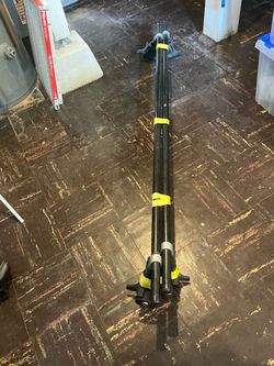 Yakima Crossbars Roof Rack Set with Snowboard Ski Carrier and Keys