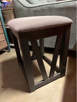 Small desk chair set