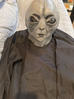 ALIEN mask and Gown 