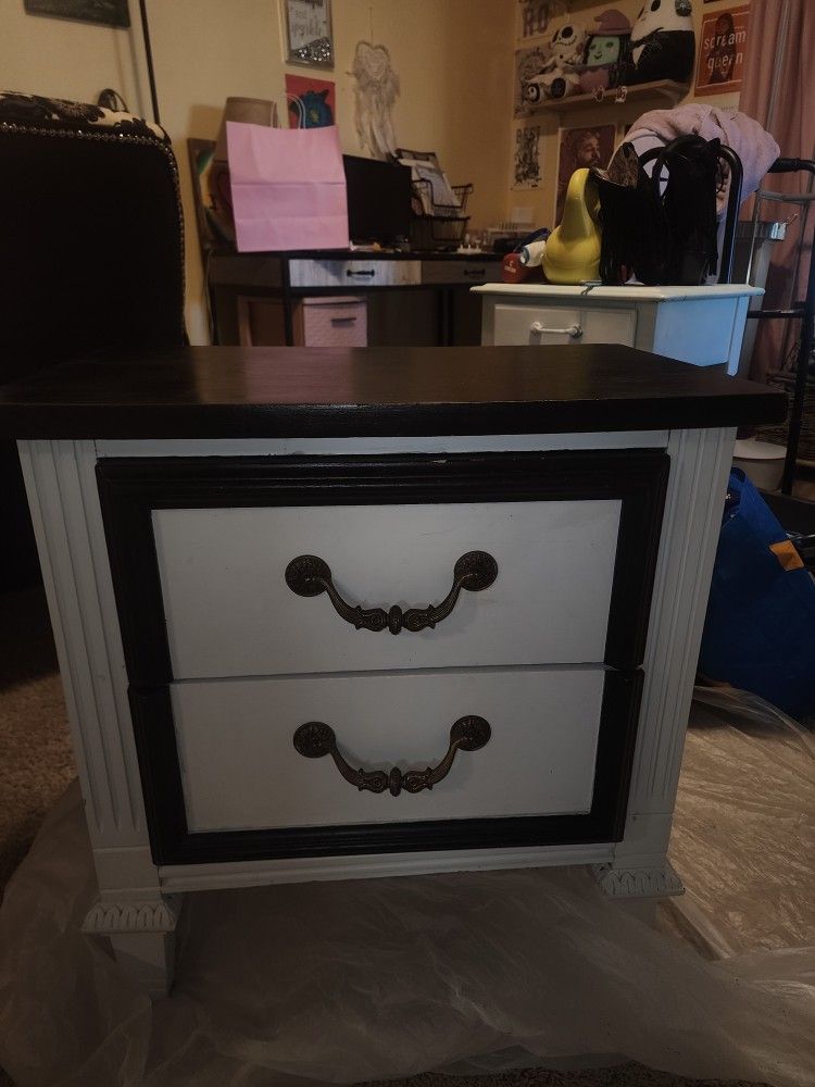End Table/nightstand