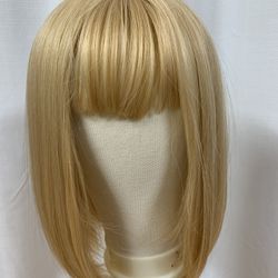 Average Size Synthetic 15” Light Blonde With Golden Highlights Wig With Bangs On A Lace Cap
