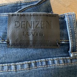 Levi’s Denizen 208 Taper Fit. Regular 16. Used Good Shape.$10.