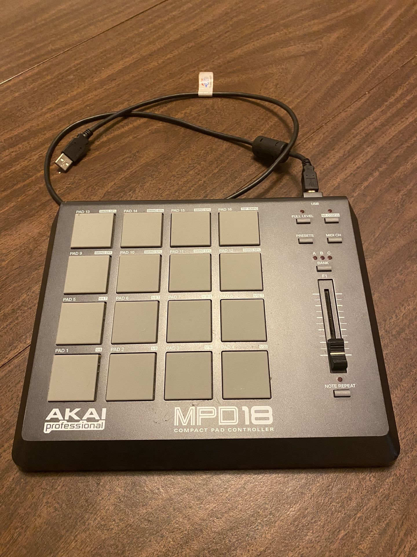 Akai MPD18 Compact Pad Controller