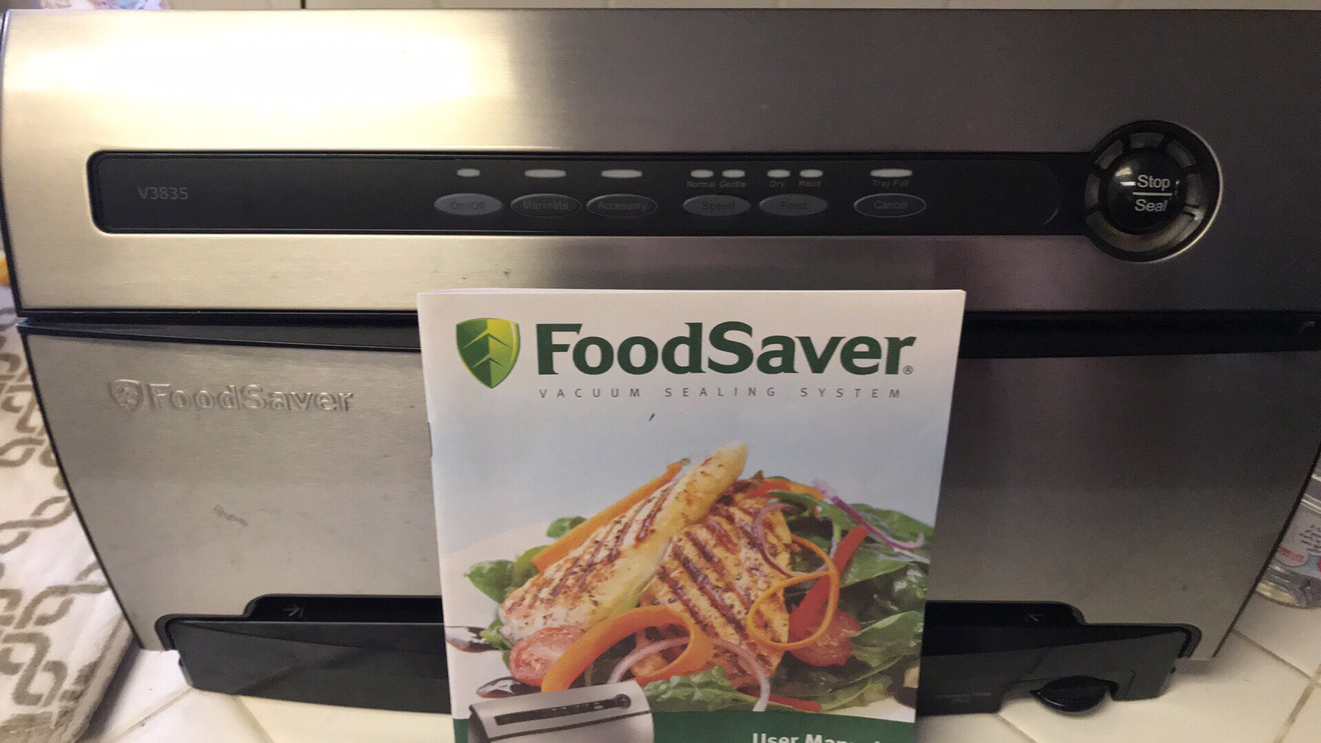 FoodSaver V3835 w accessories and bags