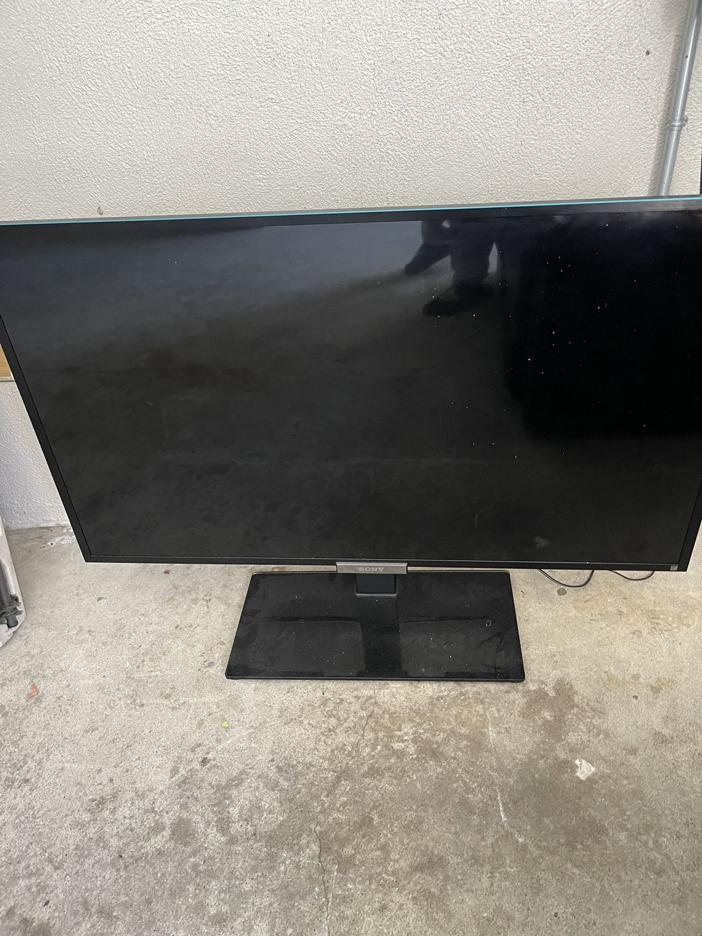 47” Sony TV Model No: KDL-47W802A