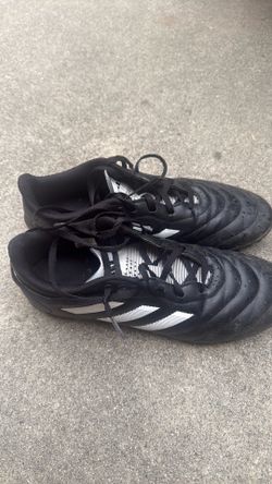 Adidas soccer cleat - men sz 8