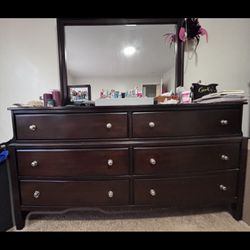 Bedroom Dresser Set