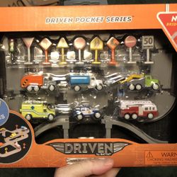 DRIVEN SERIES MINI RACETRACK TOY W TINY VEHICLES/ACCESSORIES NEW