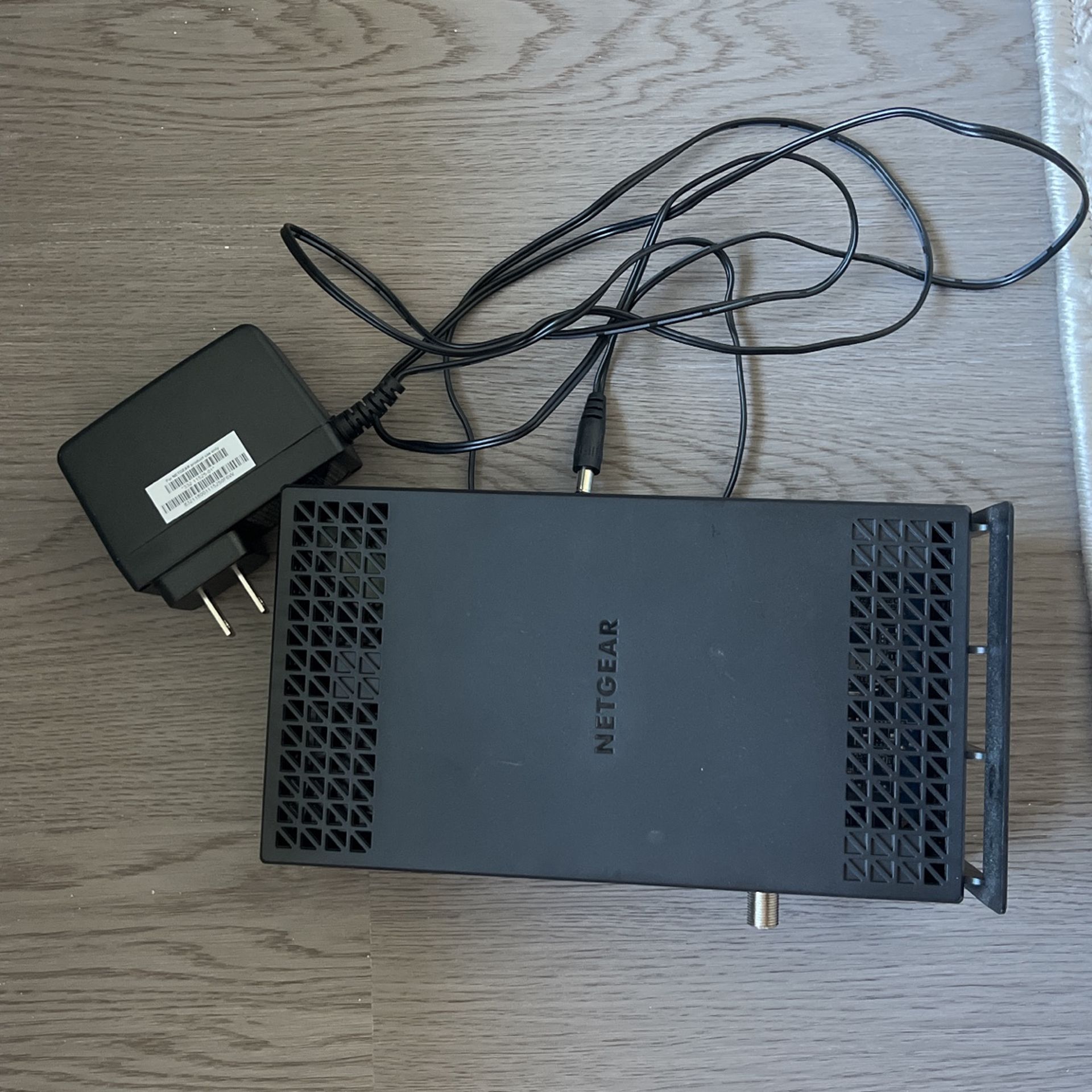 Netgear AC1200 WiFi Cable Modem Router Combo