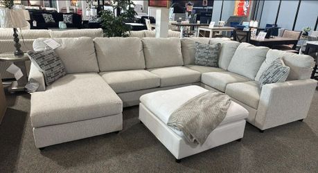 💞OM 💞  Brand New Living Room Sectional Couch with Chaise