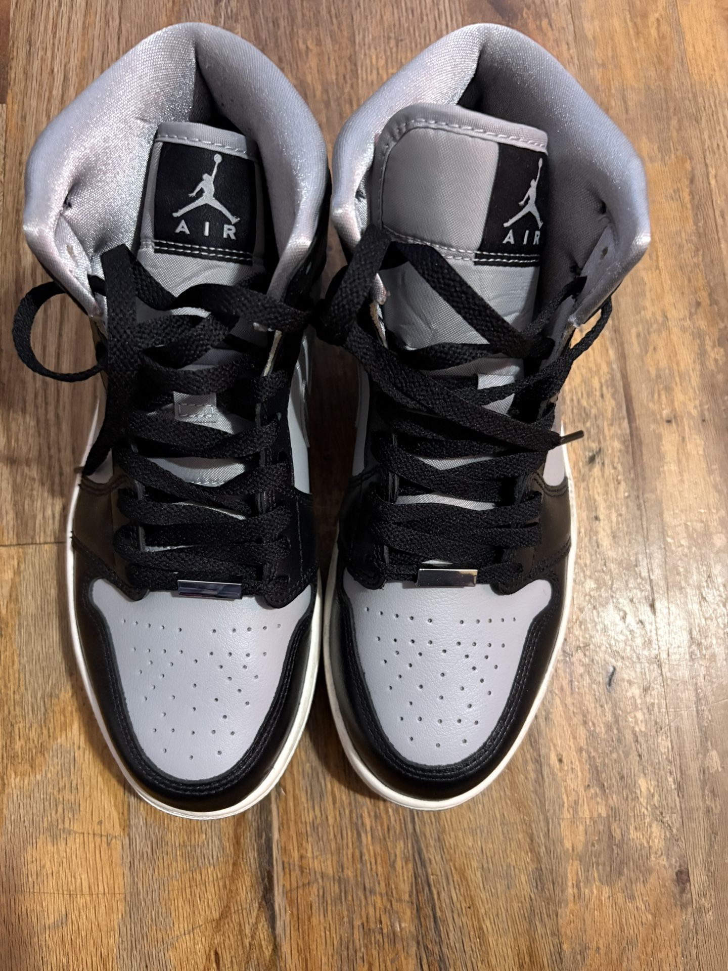 Jordan 1 mids