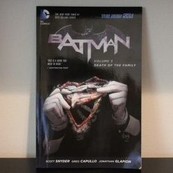 Batman Death of the Family Book & Joker Mask Set