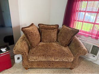 Sofa set / and wall pictures