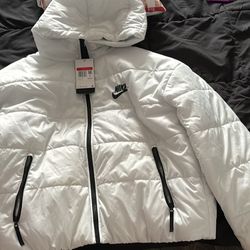 White Nike Puffer Jacket 