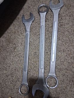 Pittsburgh 28 inch wrenches