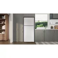 Frigidaire 28 in. 18 cu. ft. Top Freezer Refrigerator in White, ENERGY STAR - factory sealed box 