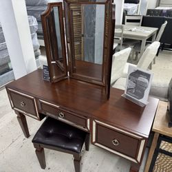 New Vanity W Stool