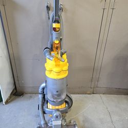Dyson Cyclone Upright Vacuum