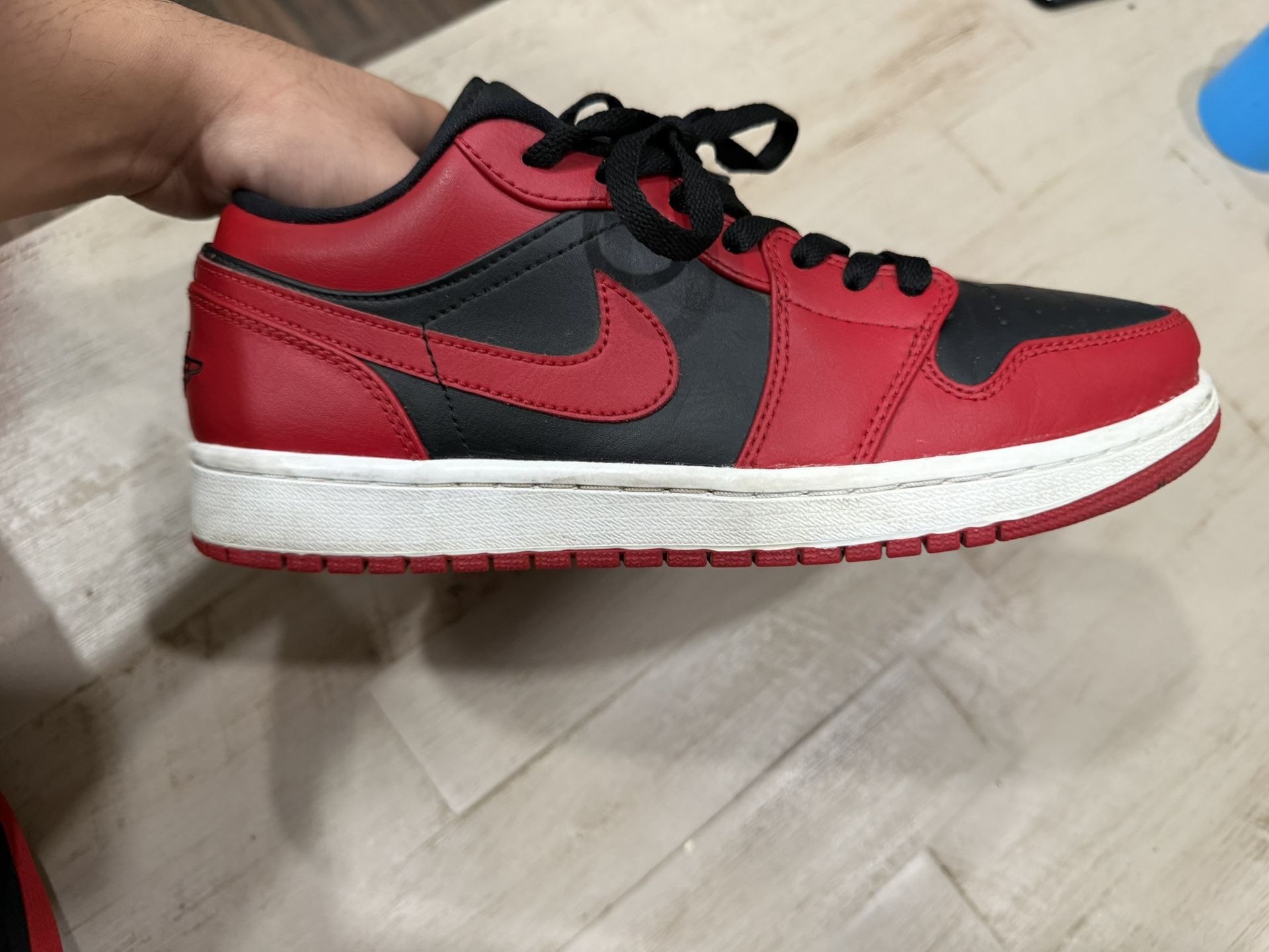 Jordan 1 Low (Black/Red)