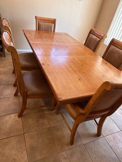 Dining room table with 6 chairs