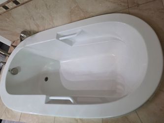 ** Soaking Tub