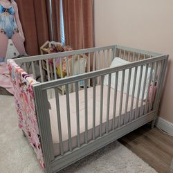 Pottery Barn Harlow Crib, Mattress And Conversion Set