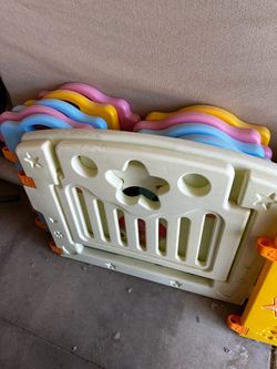 Plastic baby gate playpen