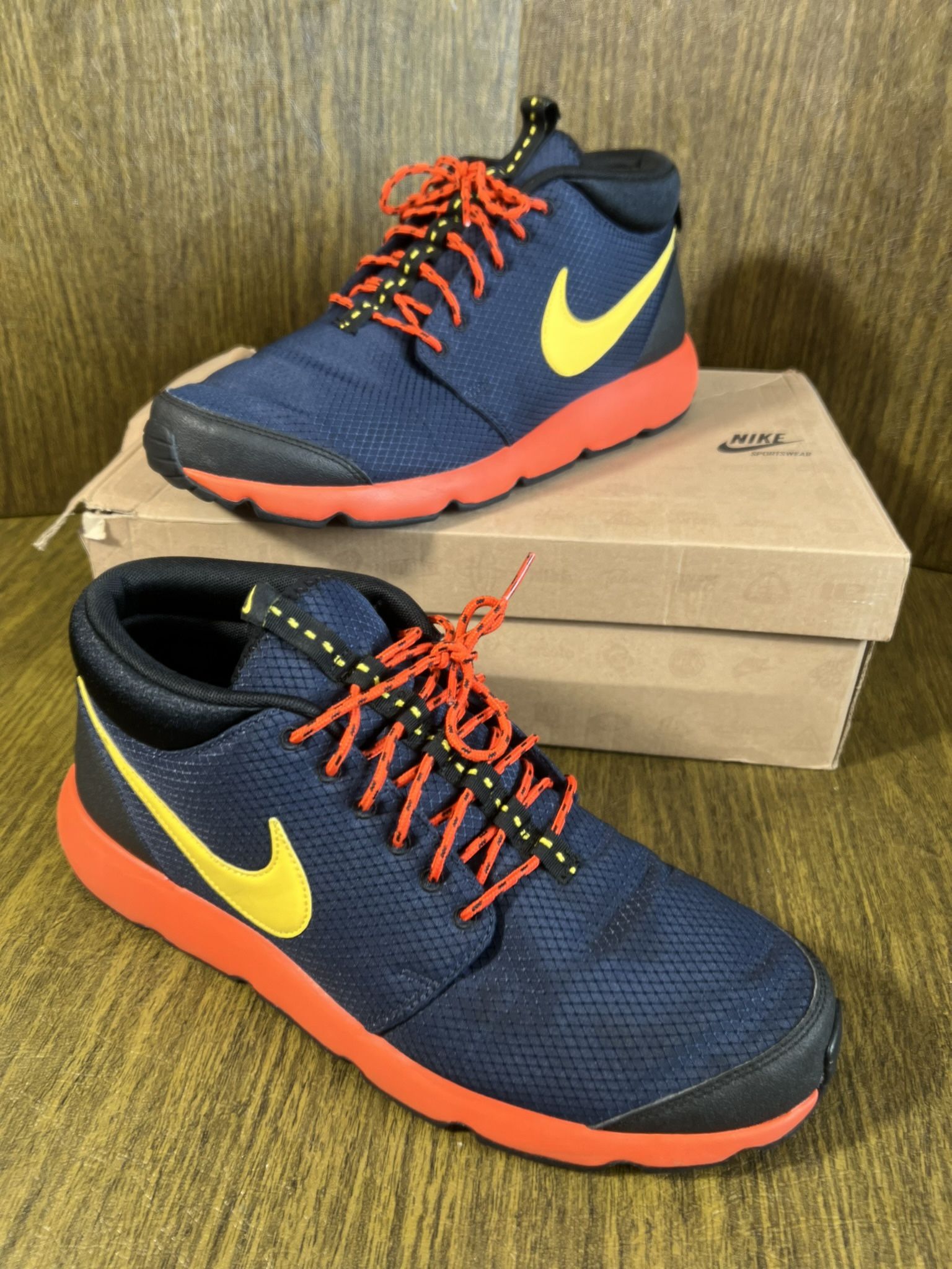 NIKE / ROSHERUN TRAIL / shoes kicks / Men's 12 / Like New w/ Box! Worn 2x / Navy Blue, Black Yellow & Orange