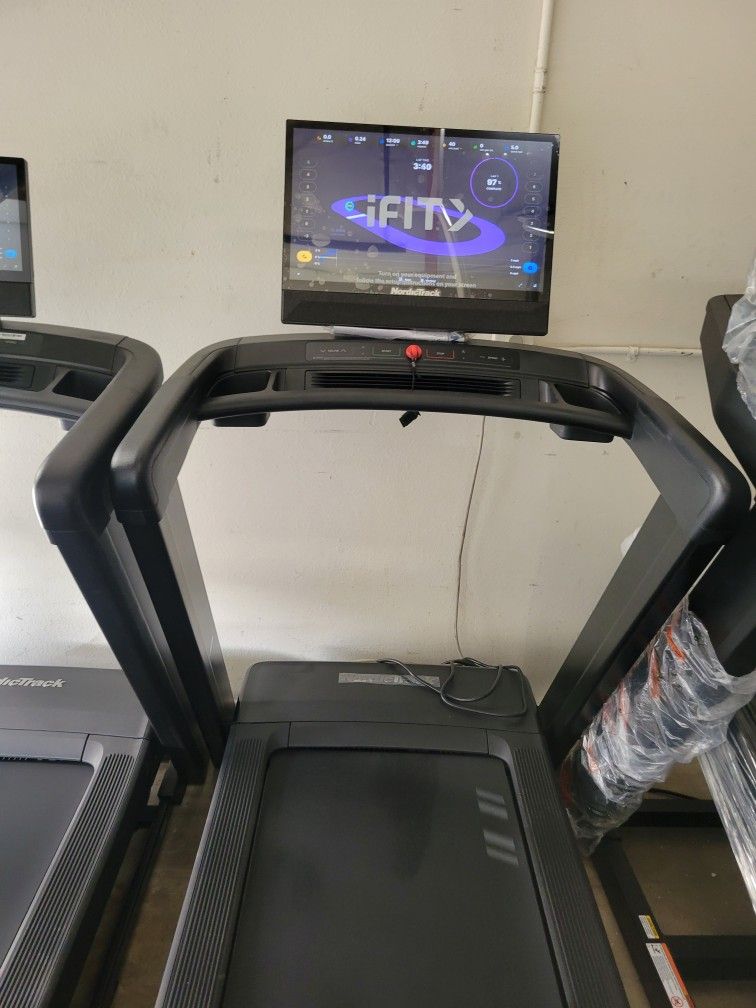 FULLERTON - 2025 Model Nordictrack Commercial 2450 Treadmill- 14MPH  max speed - 1600$